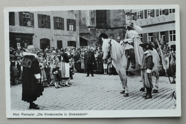AK Dinkelsbühl / 1930-1950 / Hist Festspiel Die Kinderzeche in Dinkelsbühl Übergabe der Stadt an die Schweden / Strassenansicht